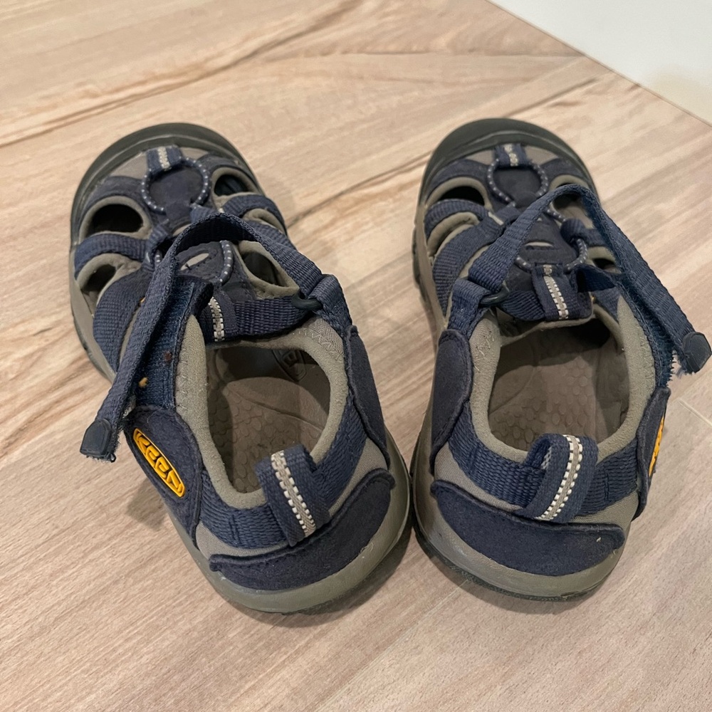 KEEN Kids' Dark Blue and Gray Sandals Size 1 - Picture 8 of 11